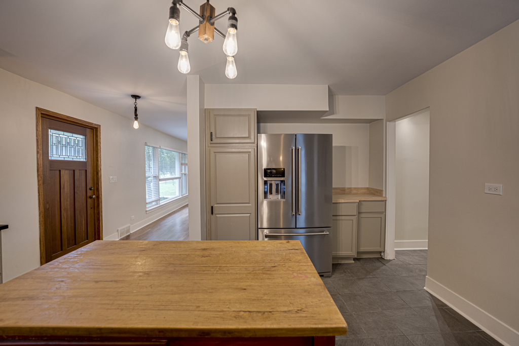219 Spring Avenue - Photo 3