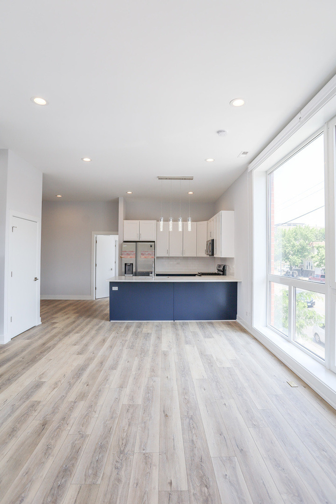 2402 W Carmen Avenue - Photo 1