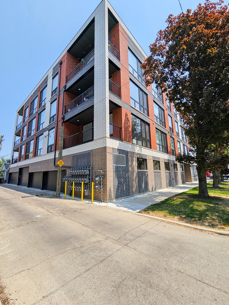 2402 W Carmen Avenue - Photo 18