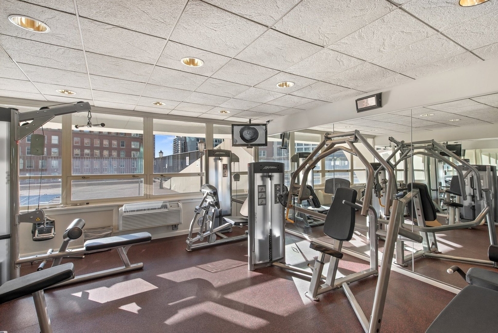 111 E Chestnut Street - Photo 26