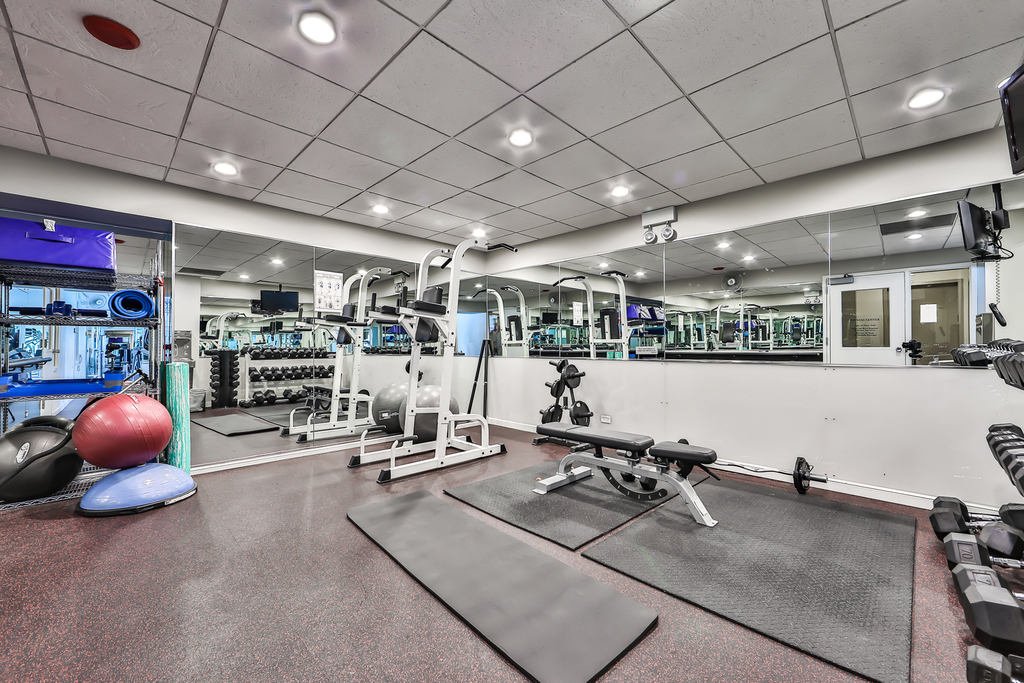 111 E Chestnut Street - Photo 24