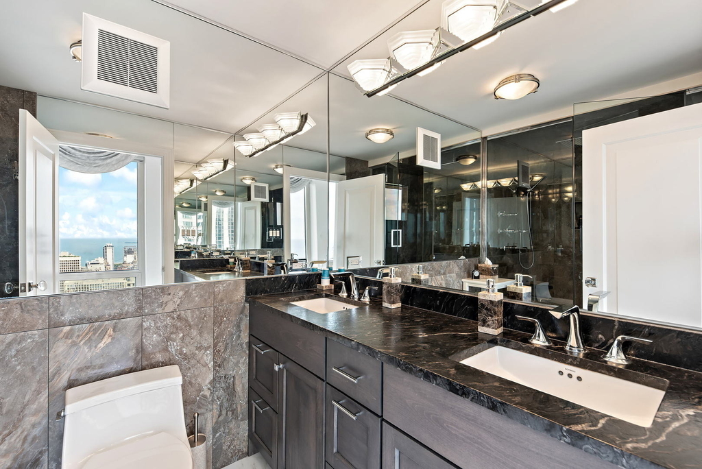 111 E Chestnut Street - Photo 16
