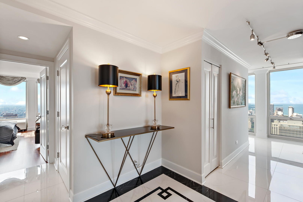 111 E Chestnut Street - Photo 11