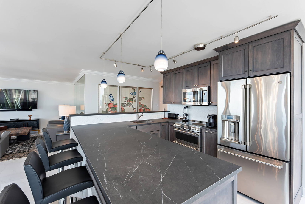 111 E Chestnut Street - Photo 7