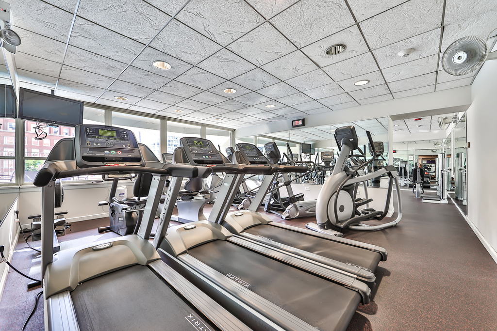 111 E Chestnut Street - Photo 25