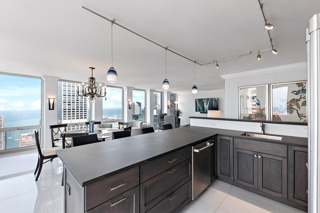 111 E Chestnut Street - Photo 6