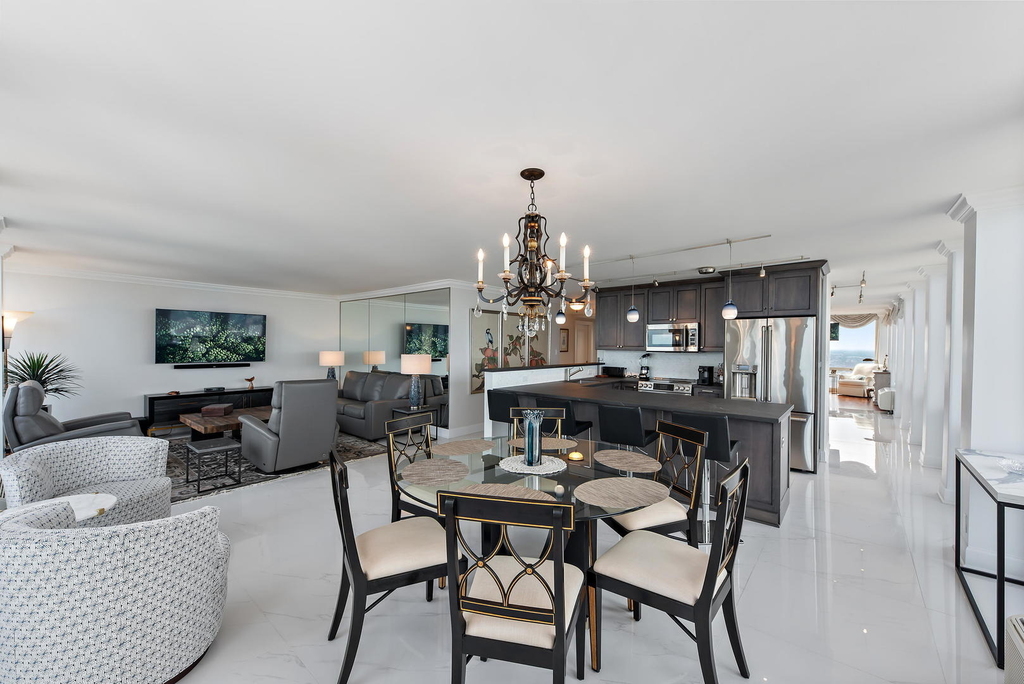 111 E Chestnut Street - Photo 8