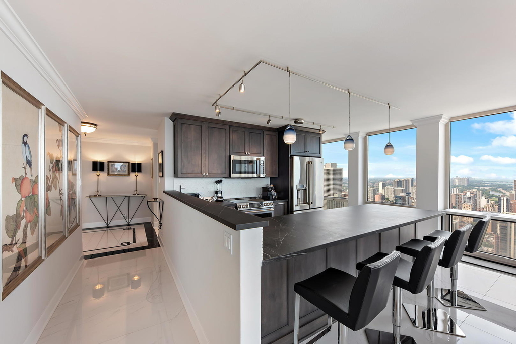 111 E Chestnut Street - Photo 9