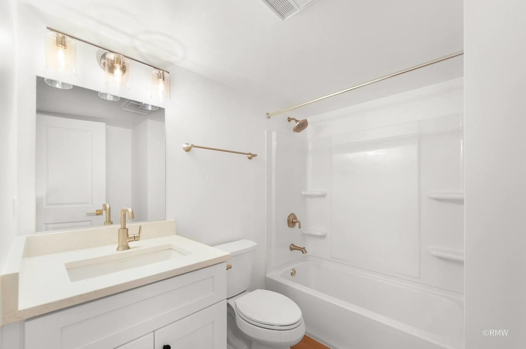 226 S Rush Street - Photo 9