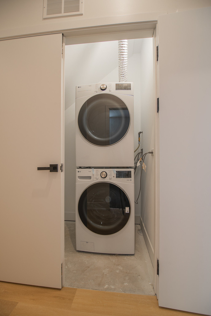 2042 W Washington Boulevard - Photo 22