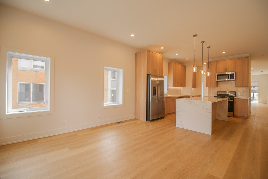 2042 W Washington Boulevard - Photo 4