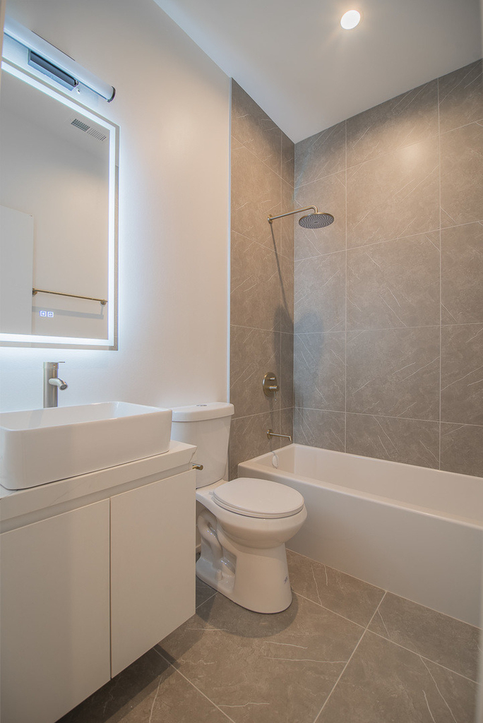 2042 W Washington Boulevard - Photo 27