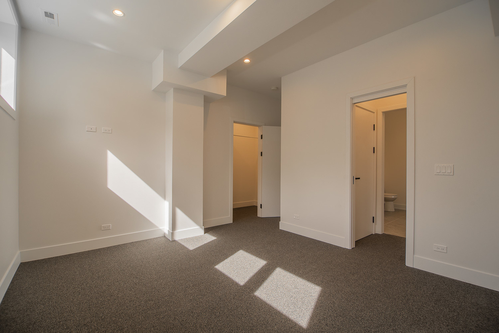 2042 W Washington Boulevard - Photo 16