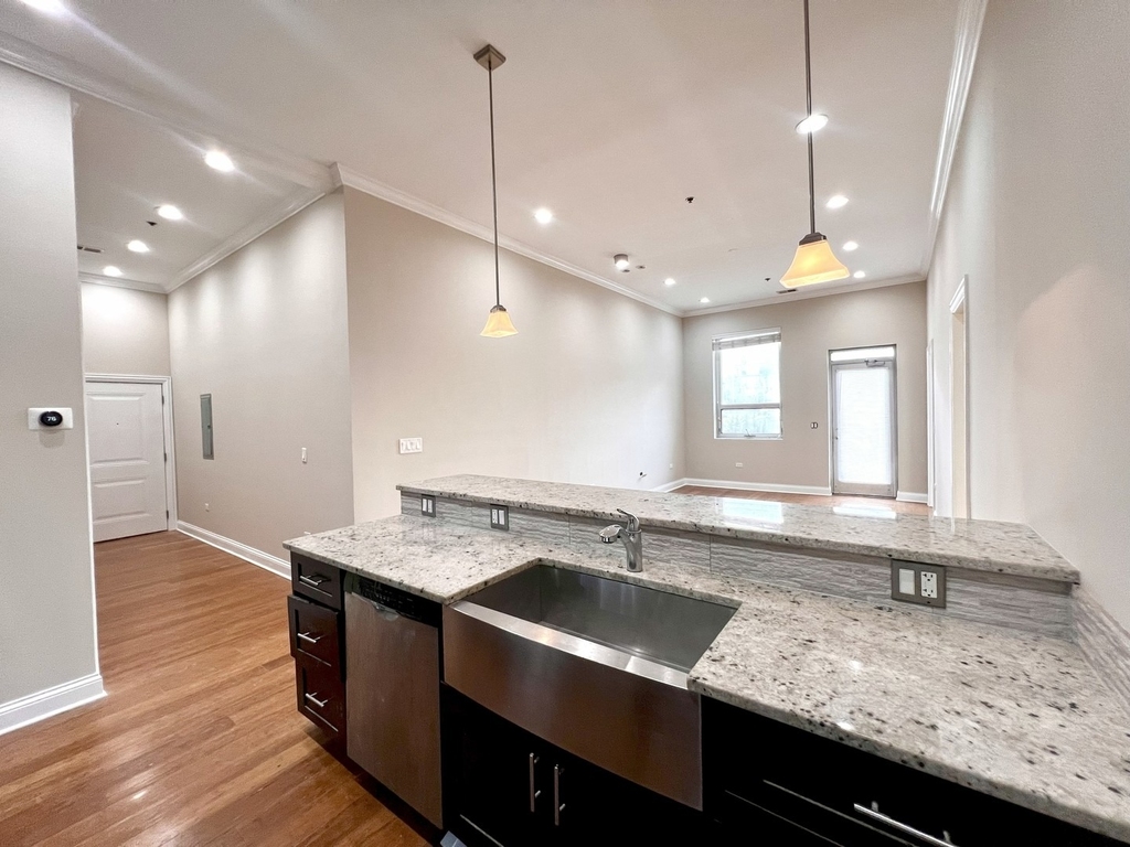 1002 W Van Buren Street - Photo 5