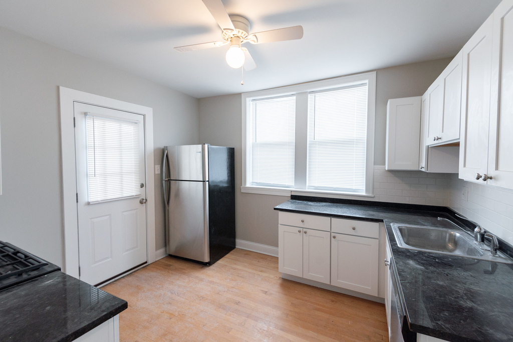 4342 N Mozart Street - Photo 3