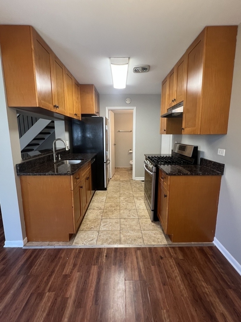 323 Meadow Court - Photo 10