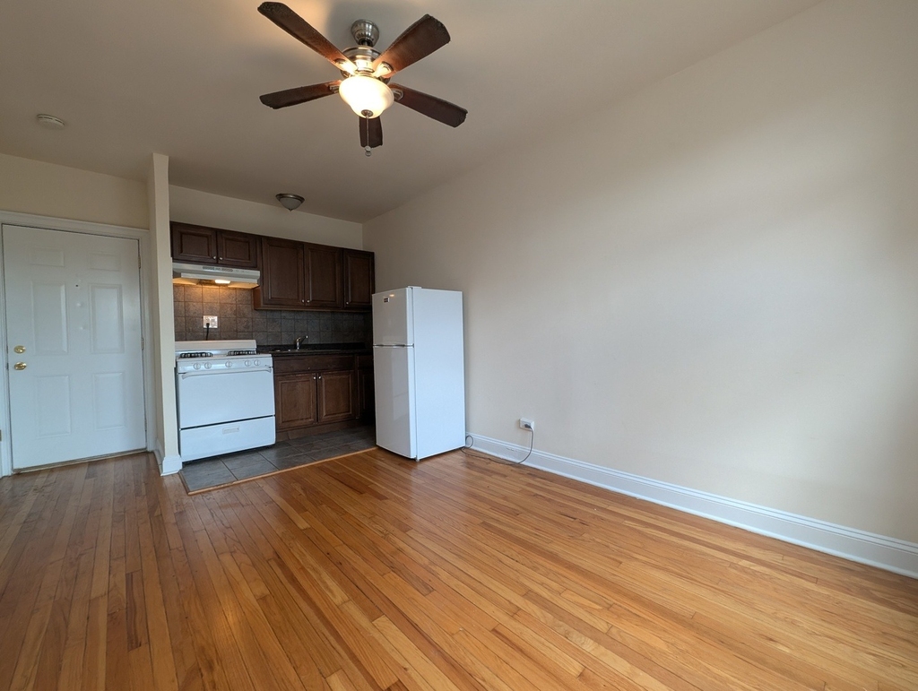 2737 N Spaulding Avenue - Photo 2