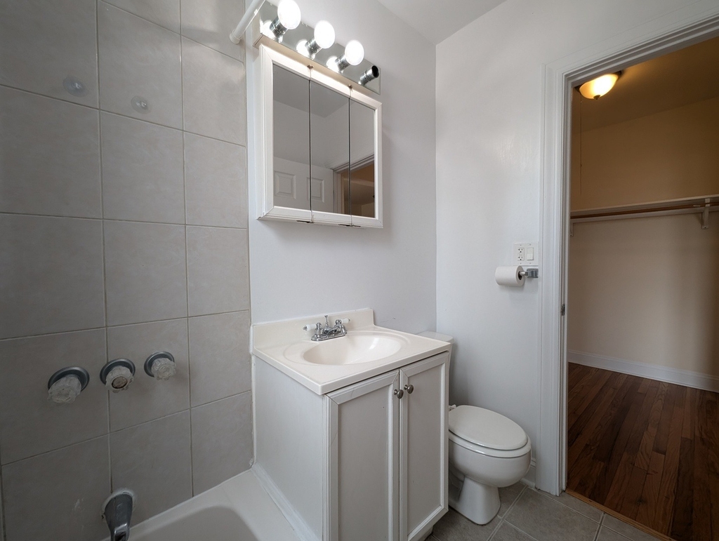 2737 N Spaulding Avenue - Photo 9