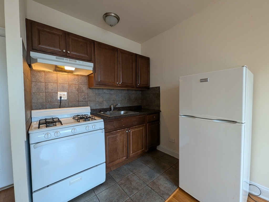 2737 N Spaulding Avenue - Photo 4