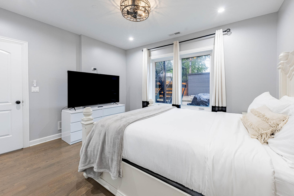 4634 S Langley Avenue - Photo 8