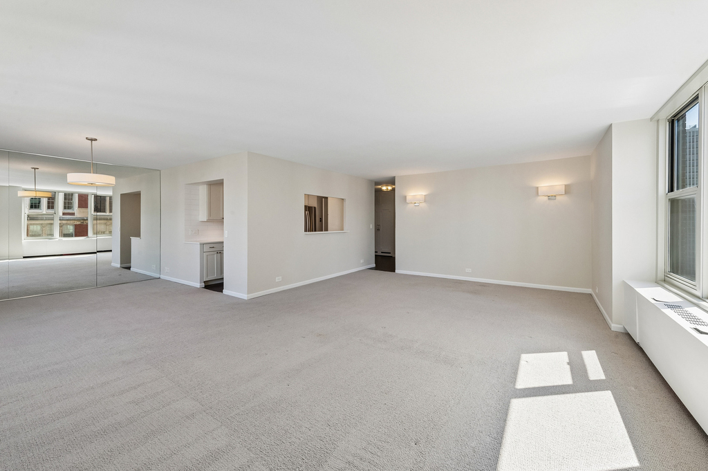 1325 N State Parkway - Photo 2