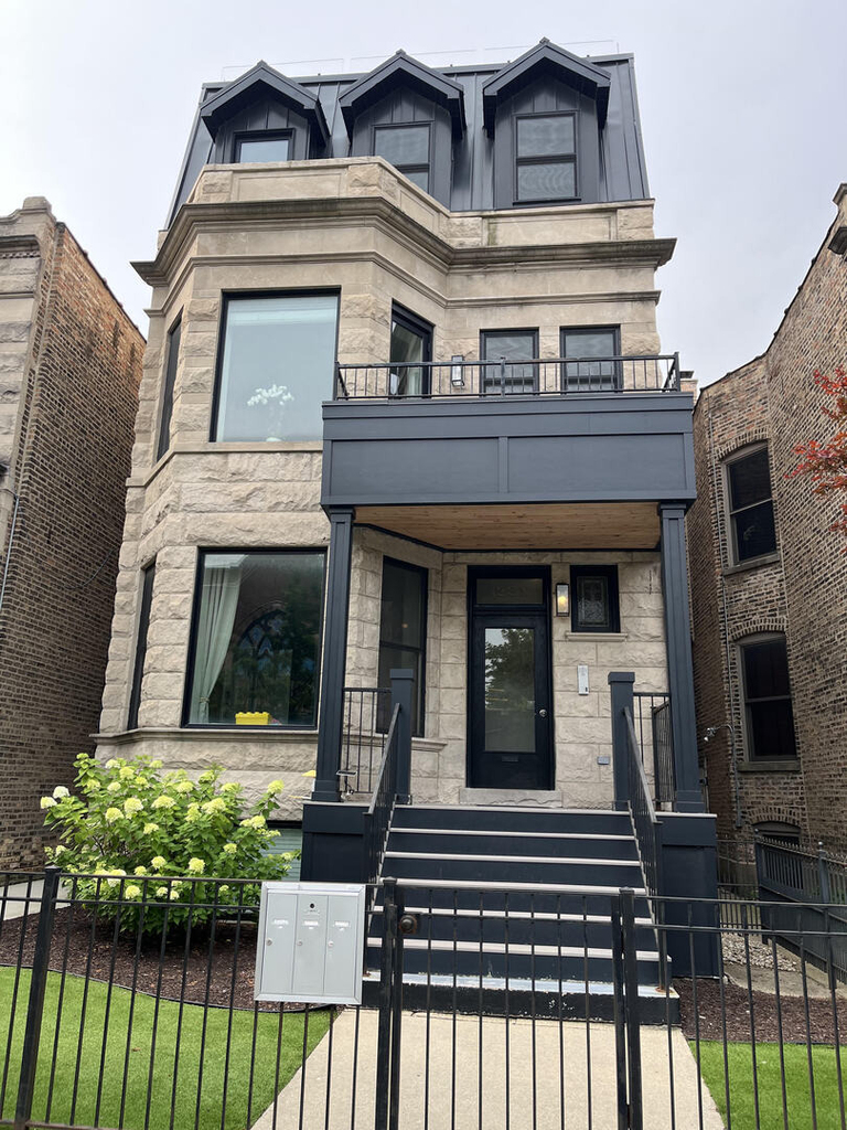 1225 W Addison Street - Photo 0