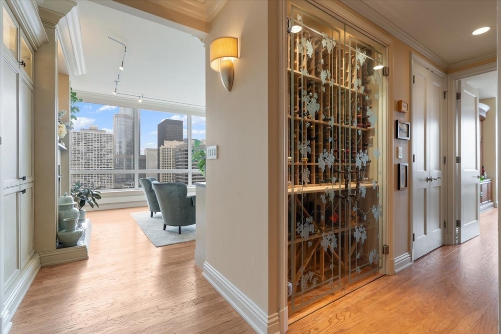 55 E Erie Street - Photo 2