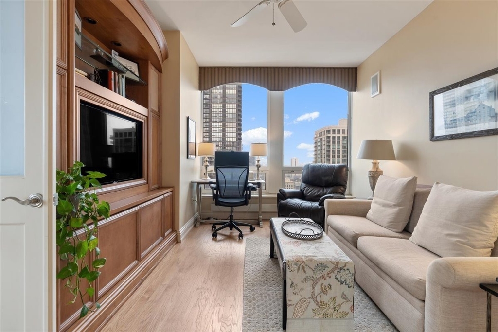 55 E Erie Street - Photo 20