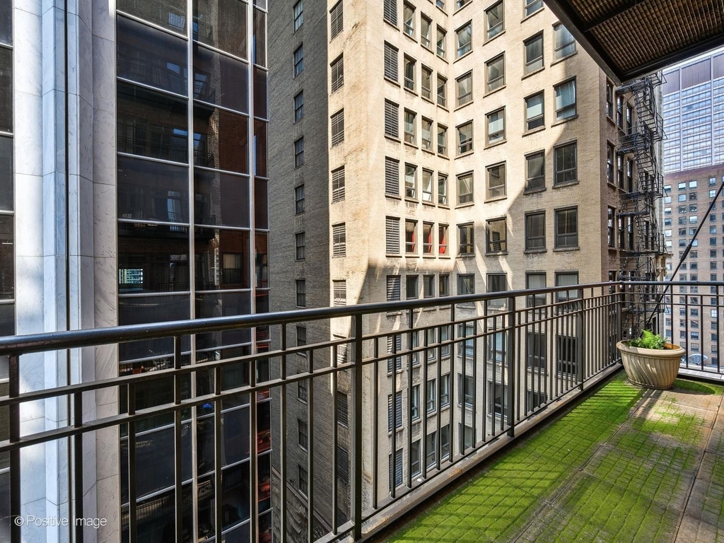 212 W Washington Street - Photo 16