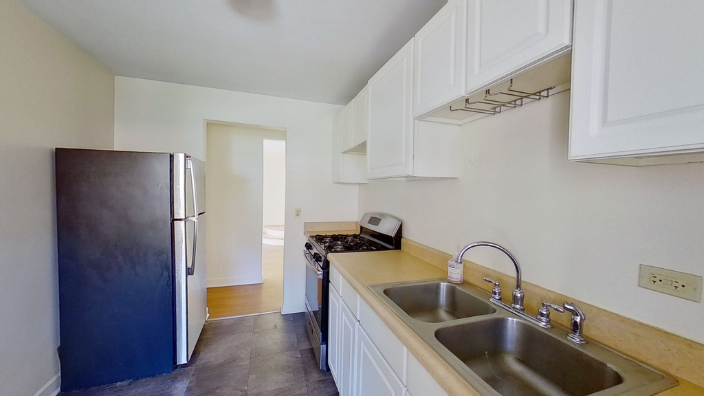 835 Mulford Street - Photo 1