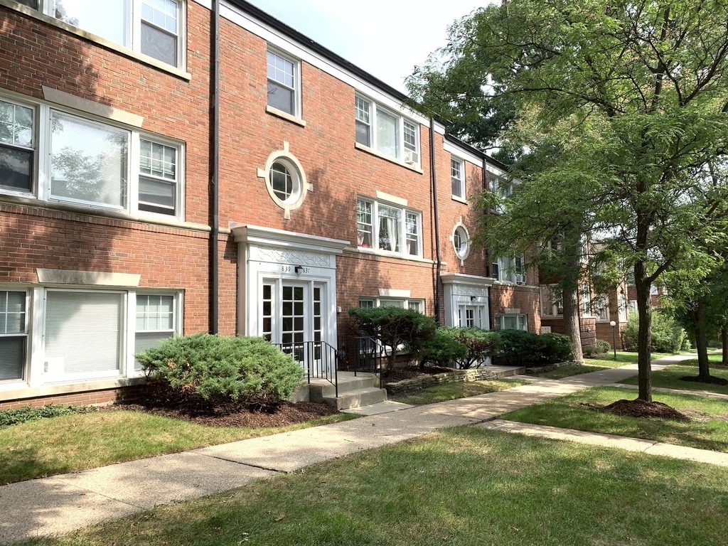 835 Mulford Street - Photo 0