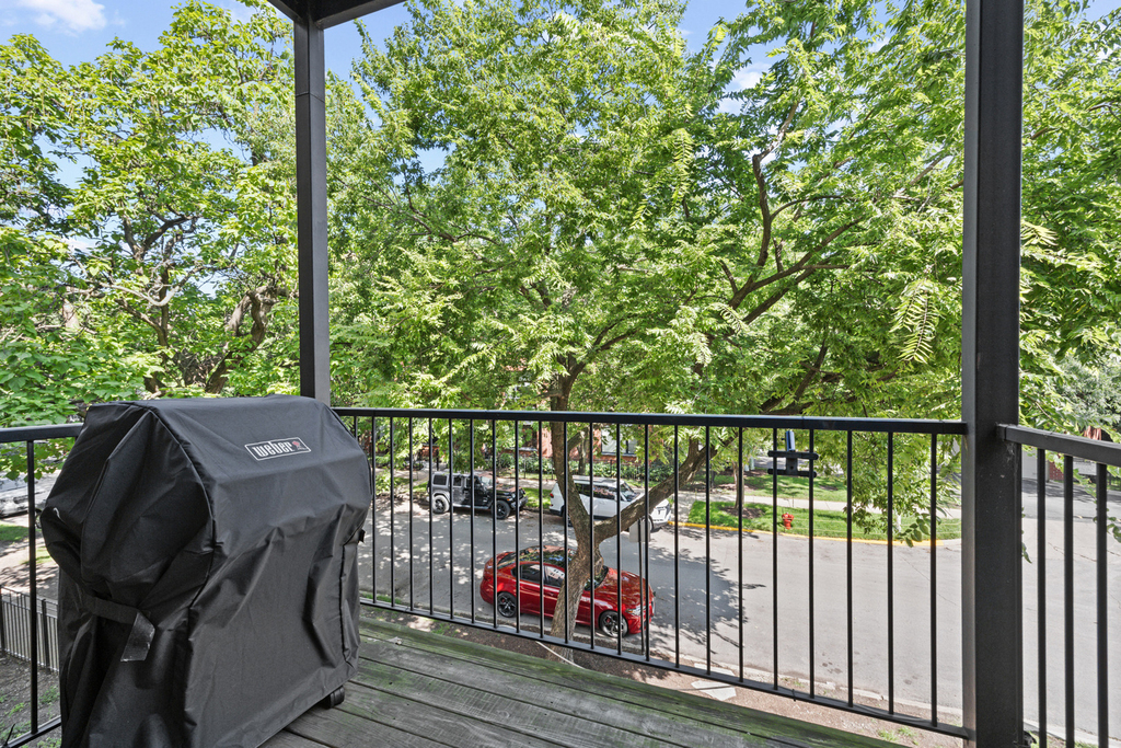 2301 W Wolfram Street - Photo 21