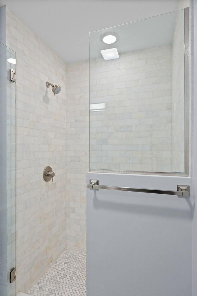 2301 W Wolfram Street - Photo 19