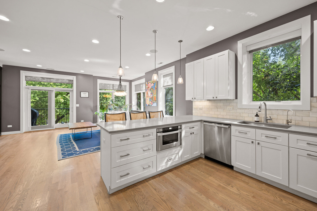2301 W Wolfram Street - Photo 9
