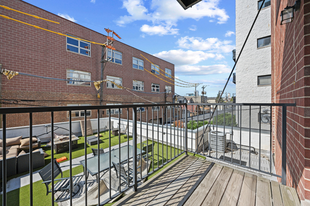 2301 W Wolfram Street - Photo 22