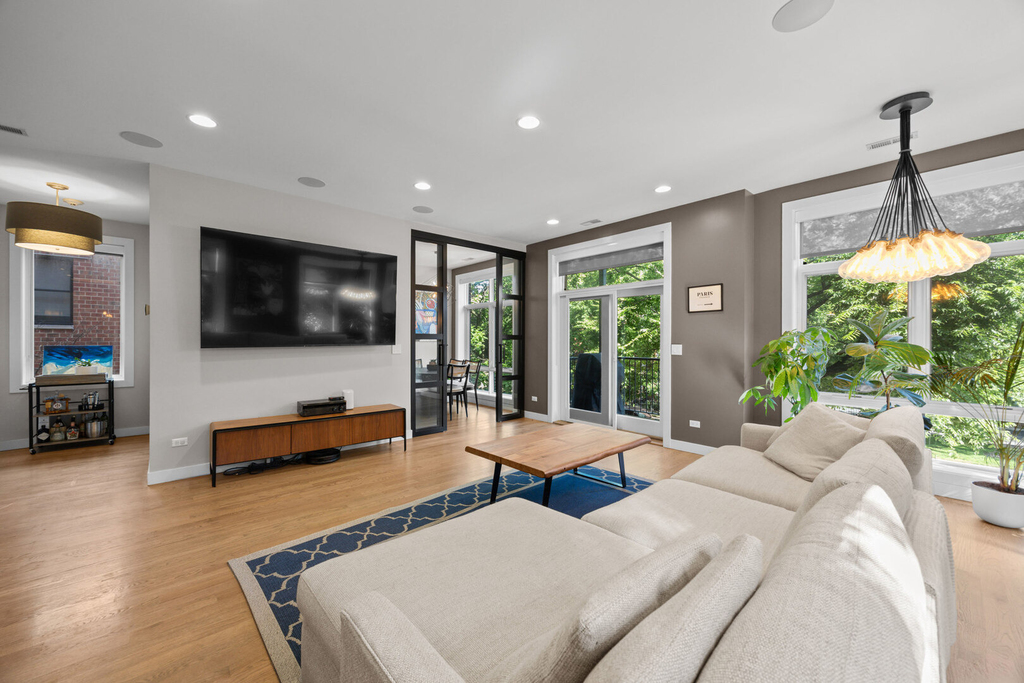 2301 W Wolfram Street - Photo 4
