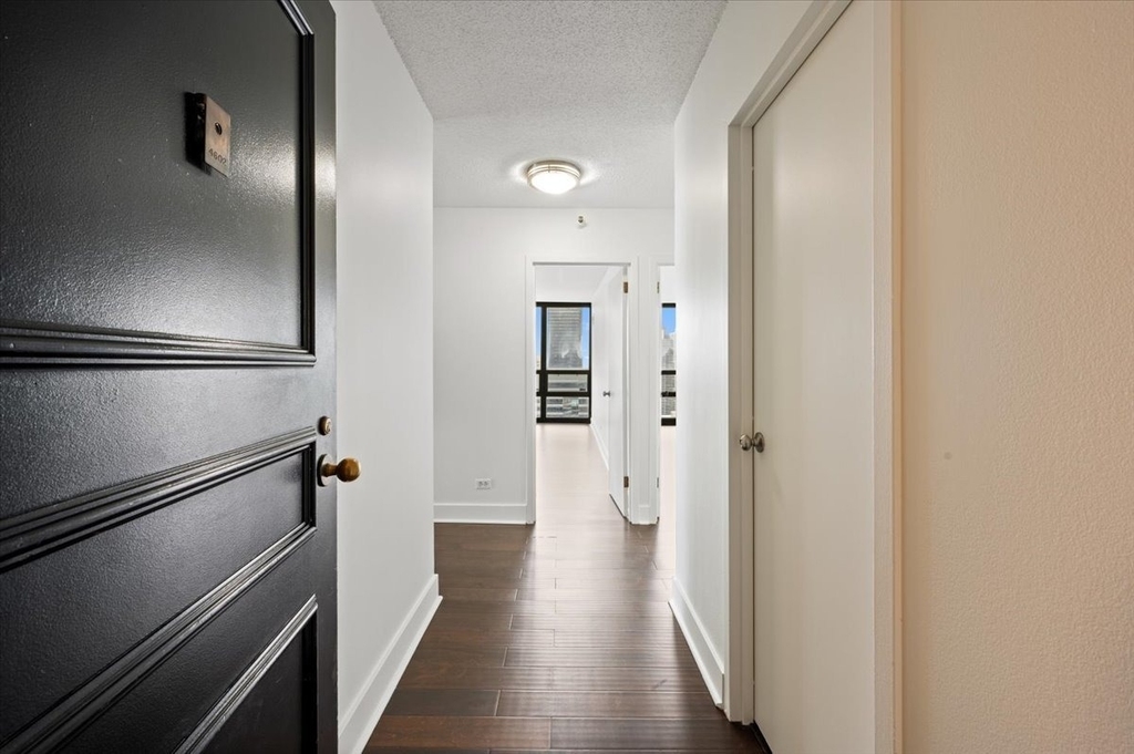 10 E Ontario Street - Photo 2