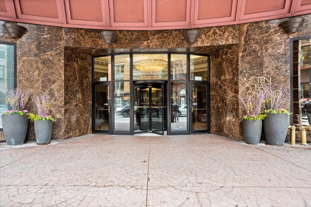 10 E Ontario Street - Photo 1
