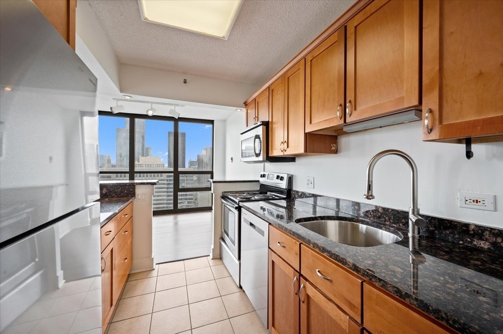 10 E Ontario Street - Photo 12