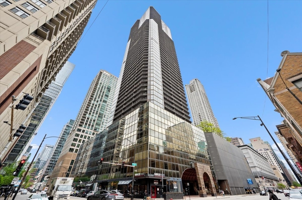 10 E Ontario Street - Photo 0