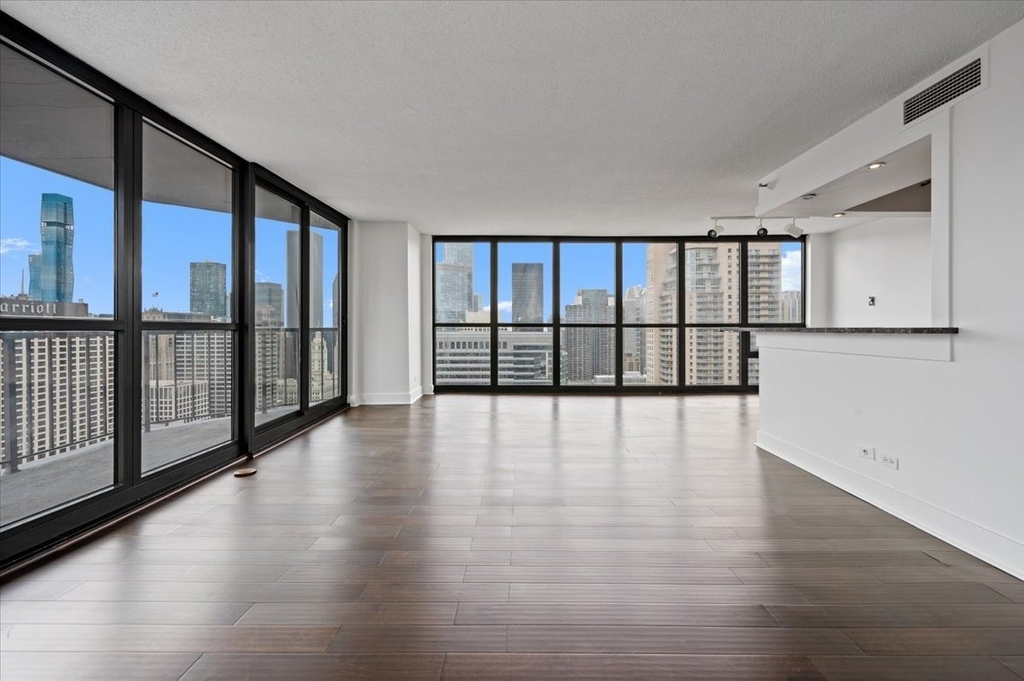 10 E Ontario Street - Photo 4