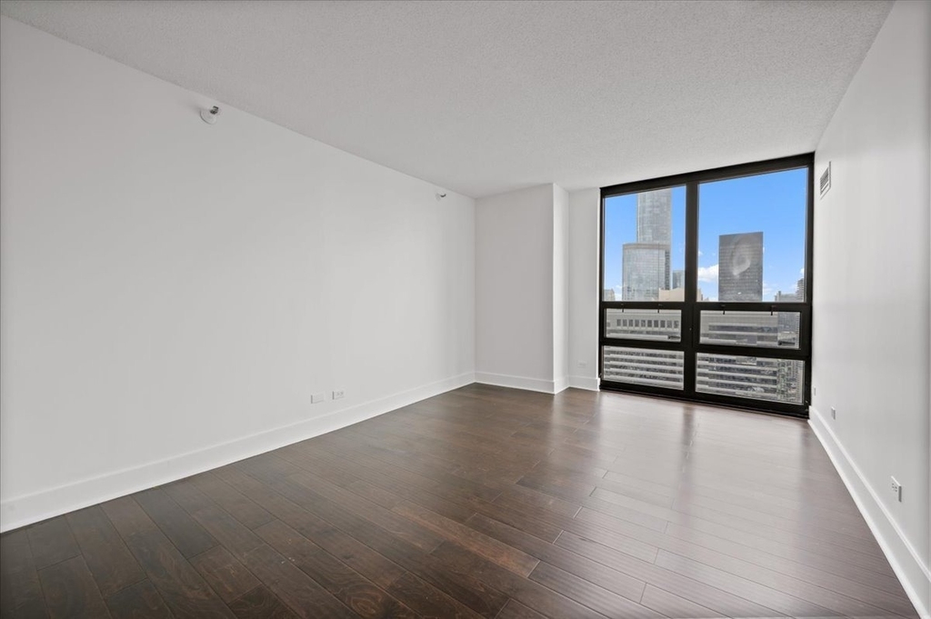 10 E Ontario Street - Photo 18
