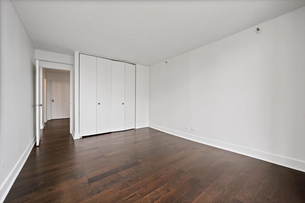 10 E Ontario Street - Photo 19