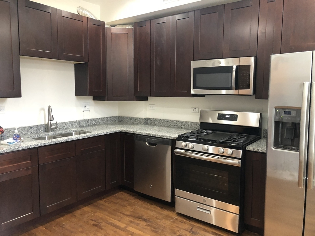 3340 W Berteau Avenue - Photo 7