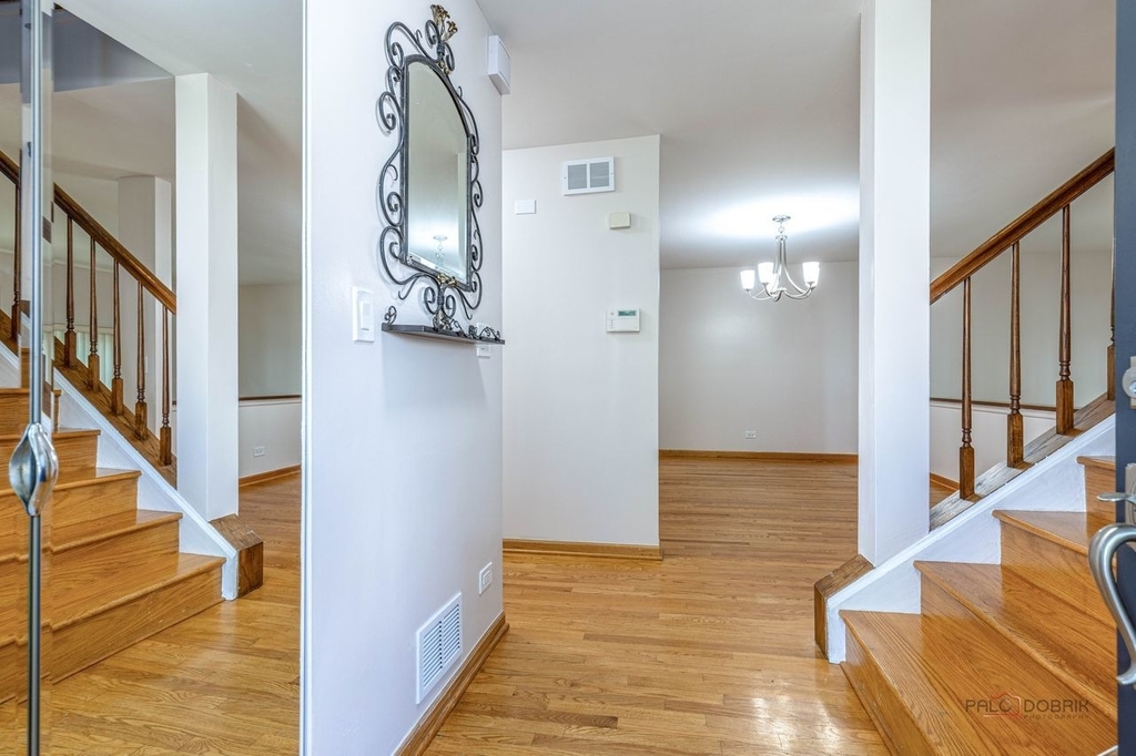 1013 Sussex Drive - Photo 3