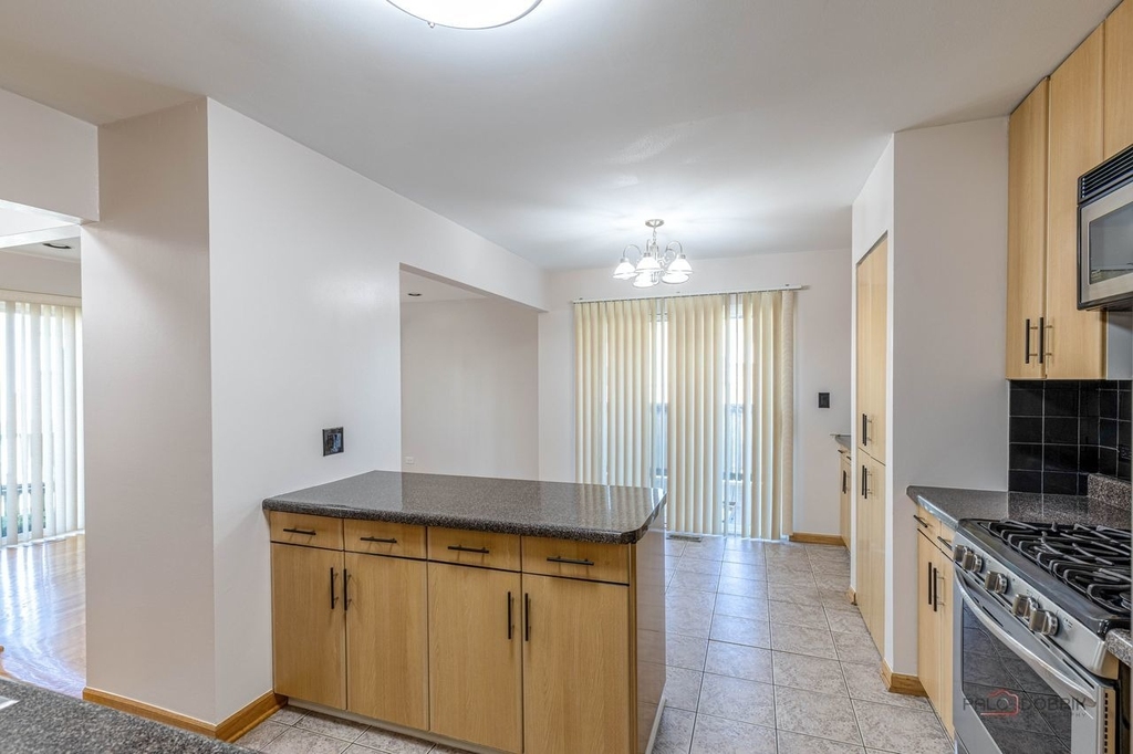 1013 Sussex Drive - Photo 8