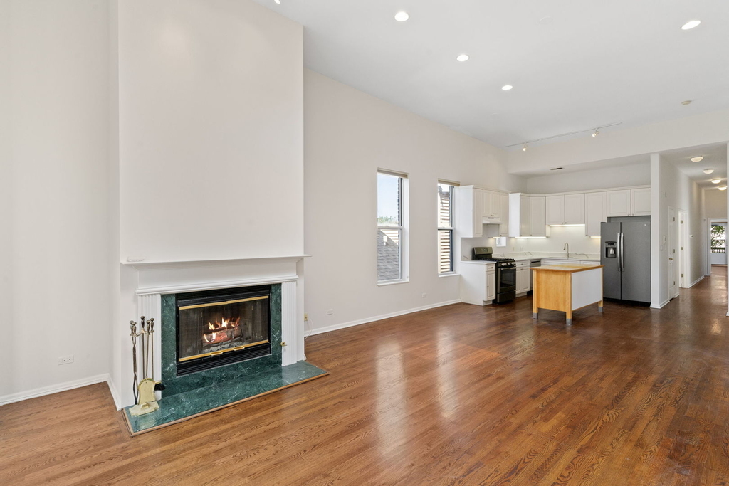 1710 W Erie Street - Photo 3