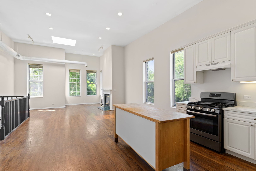 1710 W Erie Street - Photo 5
