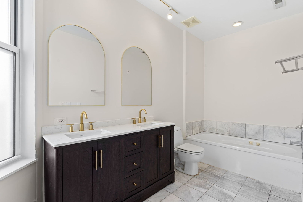 1710 W Erie Street - Photo 18