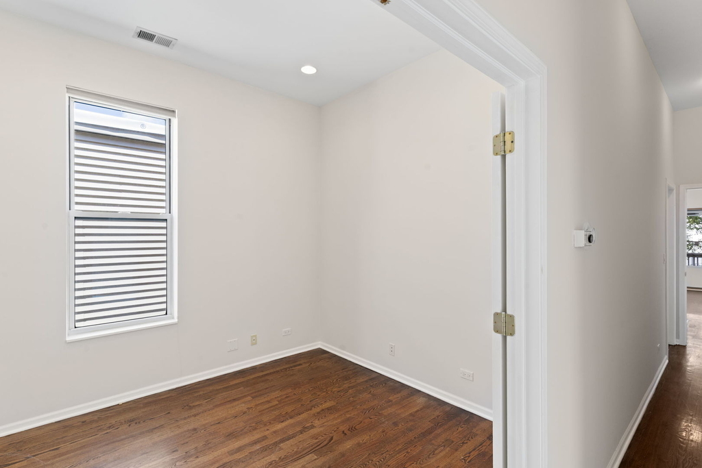 1710 W Erie Street - Photo 11